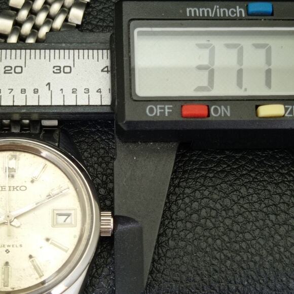 Vintage 1981 Seiko Manual Mens Silver Watch W/daydate & Patina accents - Picture 7 of 9